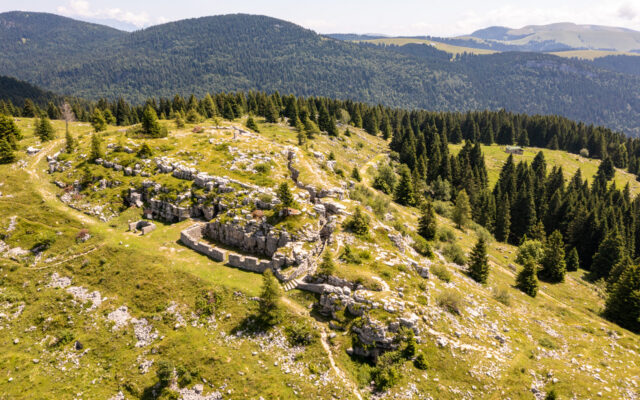 Monte Zebio, nel cuore dell'Altopiano - Mount Zebio, in the heart of the Plateau - Monte Zebio, im Herzen der Hochebene